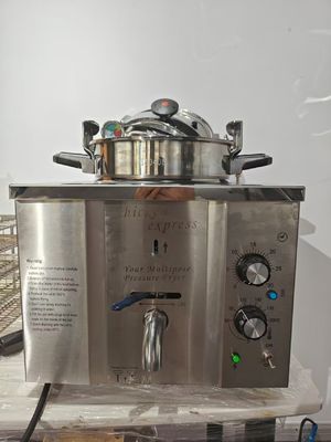 Pannello meccanico 16L 3KW 220V/110V Chicken Express Table Top Pressure Fryer
