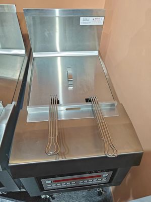 Riscaldamento a gas 220V Pannello del computer digitale Una pentola Due cestini Apri frigorifero