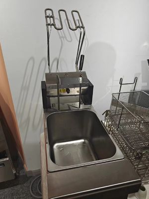 Friggitrice aperta digitale elettrica da 8 litri con sollevamento automatico da tavolo da 3 kW
