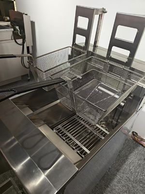 21.4KW Doppio serbatoio 11.6L+21.5L Digital Computer Panel Chips elettrici Open Fryer Machine