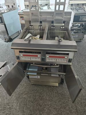 Pannello del computer digitale ascensore automatico due pentole quattro cesti elettrici friggitrice di patatine aperte