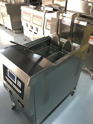 Fritura elettrica commerciale con patatine aperte eleva l'efficienza dei ristoranti